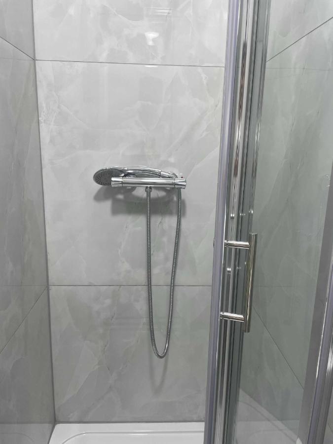 Studio Flat Private Shower Wc And Kitchenette London Ngoại thất bức ảnh